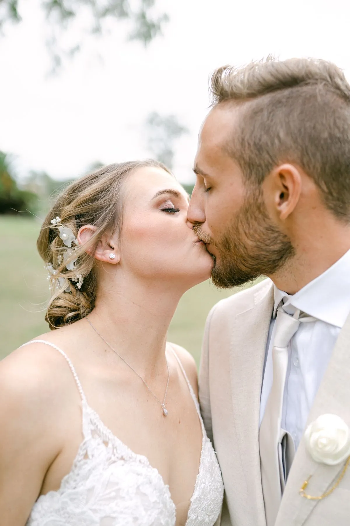 Wedding dip kiss on the fairway